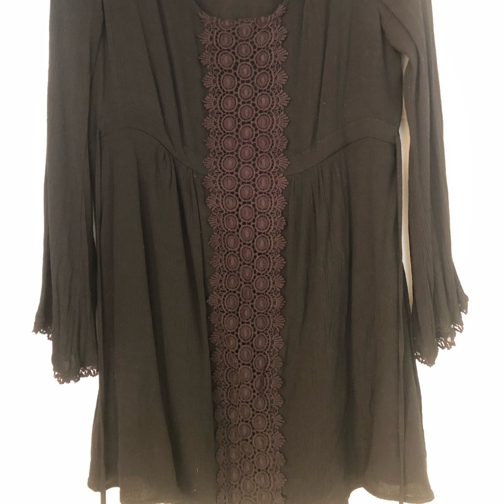 Buttons black tunic with lace front accent
